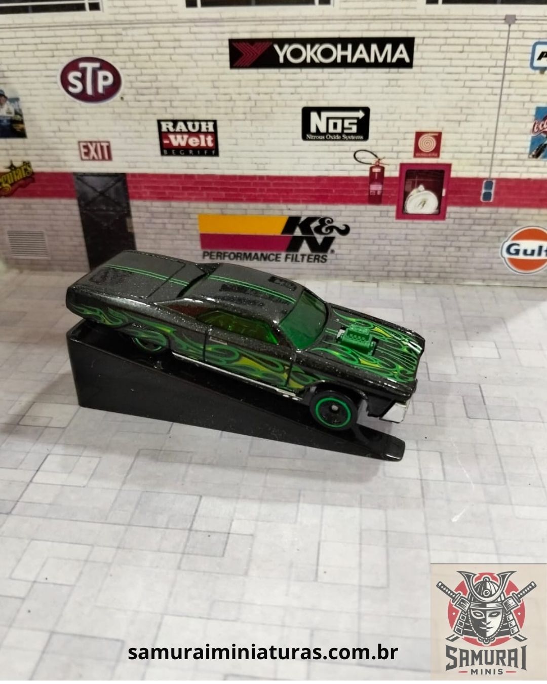 HOTWHEELS - LAYIN LOWRIDER VERDE ( LOOSE )