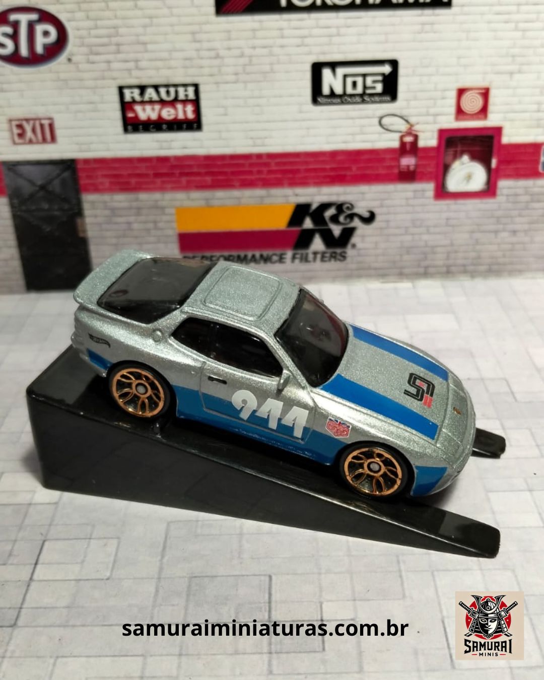 HOTWHEELS - 89 PORSCHE 944 TURBO (LOOSE)