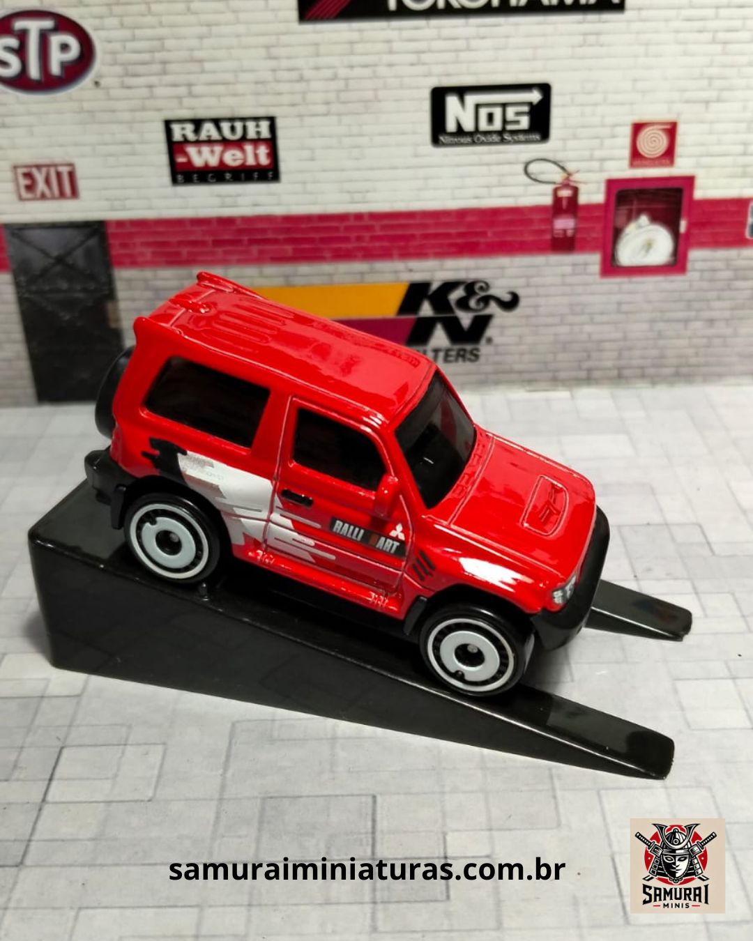 HOTWHEELS - MITSUBISHI PAJERO EVOLUTION (LOOSE)